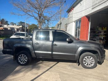 Amarok confortline 4*4 V6 aut 2024 37.000km. Vendo o permuto mayor-menor