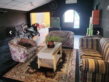 Casa 4 dormitorios zona esc. De policías
