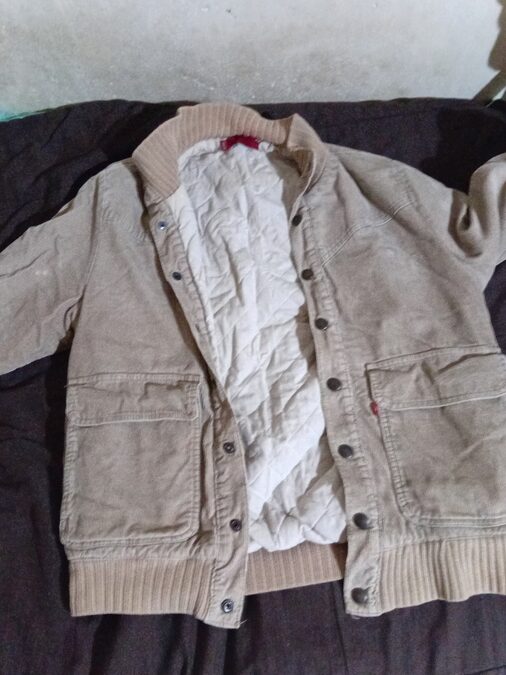 campera levis talle M