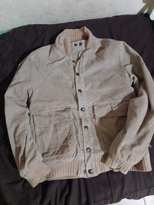 campera levis talle M
