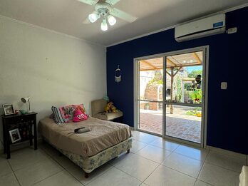 VENDO AMPLIA CASA ZONA LA TOMA.