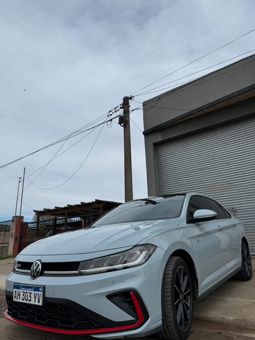 VENDO VOLKSWAGEN VENTO GLI 2025