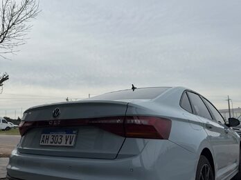 VENDO VOLKSWAGEN VENTO GLI 2025