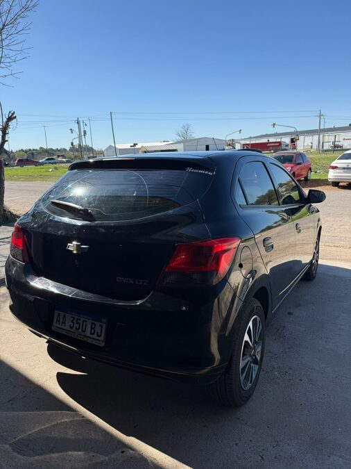 VENDO CHEVROLET ONIX FULL LTZ