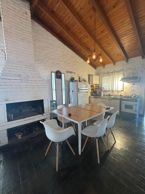 VENDO CASA QUINTA 2 DORMITORIOS, AMPLIO JARDIN Y PILETA - SAUCE MONTRULL