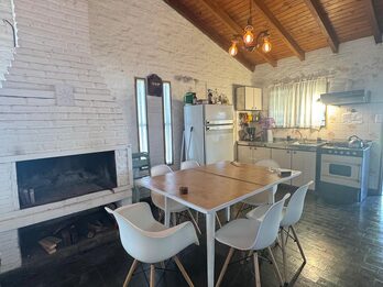 VENDO CASA QUINTA 2 DORMITORIOS, AMPLIO JARDIN Y PILETA - SAUCE MONTRULL