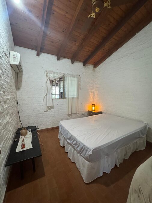 VENDO CASA QUINTA 2 DORMITORIOS, AMPLIO JARDIN Y PILETA - SAUCE MONTRULL