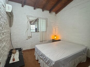 VENDO CASA QUINTA 2 DORMITORIOS, AMPLIO JARDIN Y PILETA - SAUCE MONTRULL