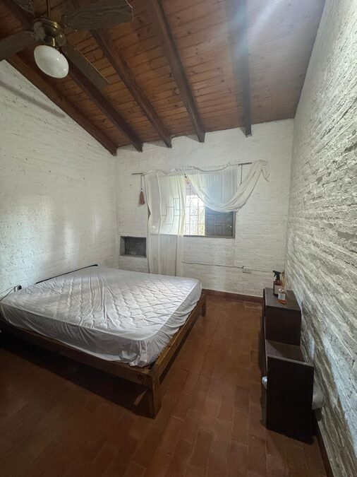VENDO CASA QUINTA 2 DORMITORIOS, AMPLIO JARDIN Y PILETA - SAUCE MONTRULL