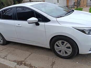 NISSAN VERSA LINEA NUEVA AUTOMATICO IMPECABLE
