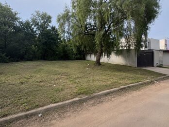 VENDO TERRENO ZONA NORTE - CALLE LOS ROBLES