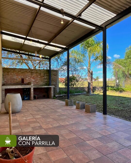 CASA CON GRAN FONDO Y PILETA