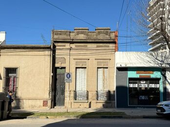 Propiedad a Reciclar | 551 m² | Zona Centro/Parque – Salta 564 | U$D 125.000