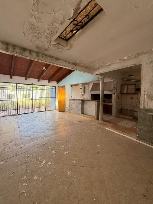 Propiedad a Reciclar | 551 m² | Zona Centro/Parque – Salta 564 | U$D 125.000