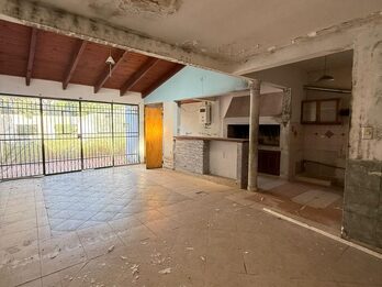 Propiedad a Reciclar | 551 m² | Zona Centro/Parque – Salta 564 | U$D 125.000