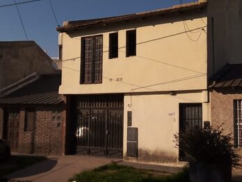 OPORTUNIDAD VENDO 2 casas A 5 CUADRAS DEL CENTRO DOS INGRESOS ,Z, AV.EJERCITO