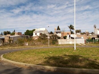OPORTUNIDAD VENDO 2 casas A 5 CUADRAS DEL CENTRO DOS INGRESOS ,Z, AV.EJERCITO