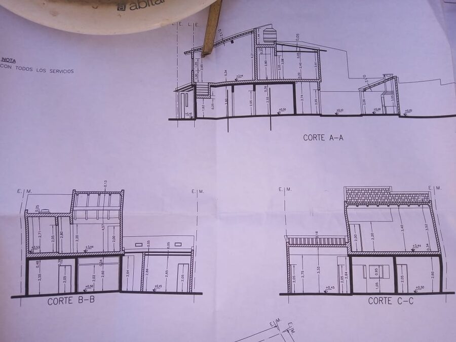 OPORTUNIDAD VENDO 2 casas A 5 CUADRAS DEL CENTRO DOS INGRESOS ,Z, AV.EJERCITO