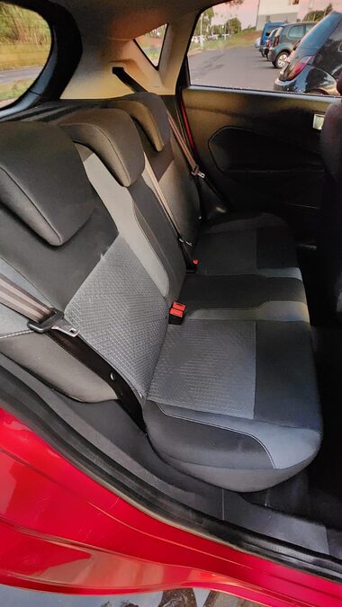 FORD FIESTA KINETIC SE AT KD