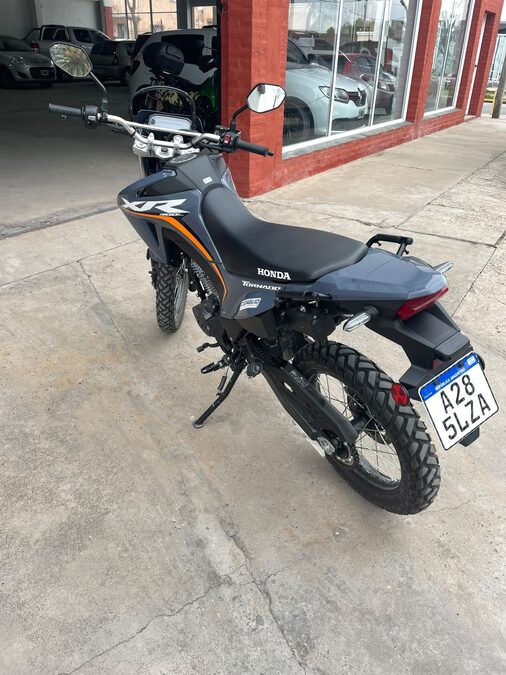 Tornado 300cc 2026 296km. Vendo o permuto mayor-menor