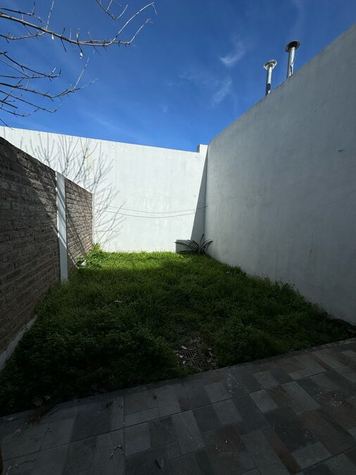 ALQUILO DEPARTAMENTO CON PATIO, CARBO Y CURA ALVAREZ