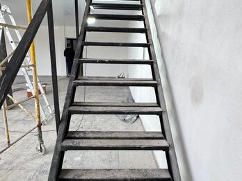 ALQUILER - GALPÓN COMERCIAL A ESTRENAR EN ESQUINA (ZANNI Y BALBÍN)