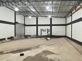 ALQUILER - GALPÓN COMERCIAL A ESTRENAR EN ESQUINA (ZANNI Y BALBÍN)