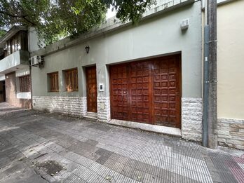 EN VENTA CASA DE 3 DORMITORIOS CON PATIO ZONA PLAZA SAENZ PEÑA