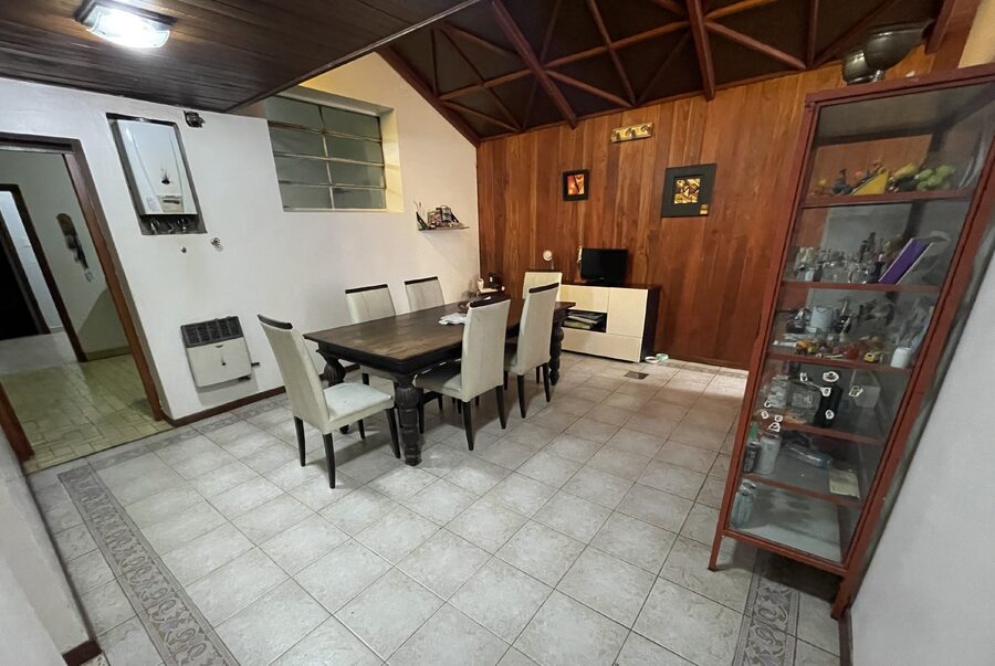 EN VENTA CASA DE 3 DORMITORIOS CON PATIO ZONA PLAZA SAENZ PEÑA