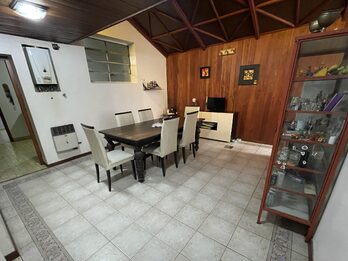 EN VENTA CASA DE 3 DORMITORIOS CON PATIO ZONA PLAZA SAENZ PEÑA