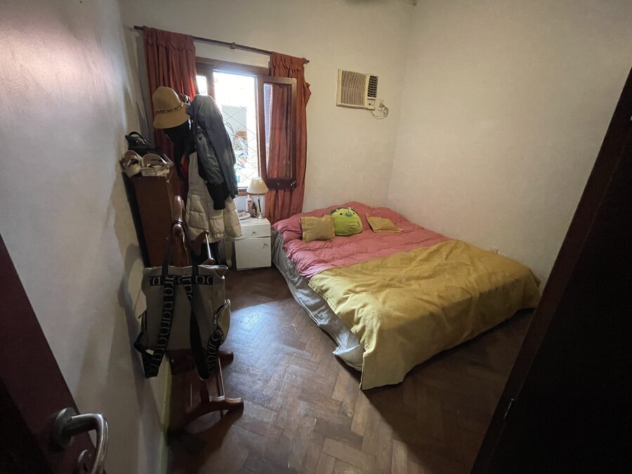 EN VENTA CASA DE 3 DORMITORIOS CON PATIO ZONA PLAZA SAENZ PEÑA