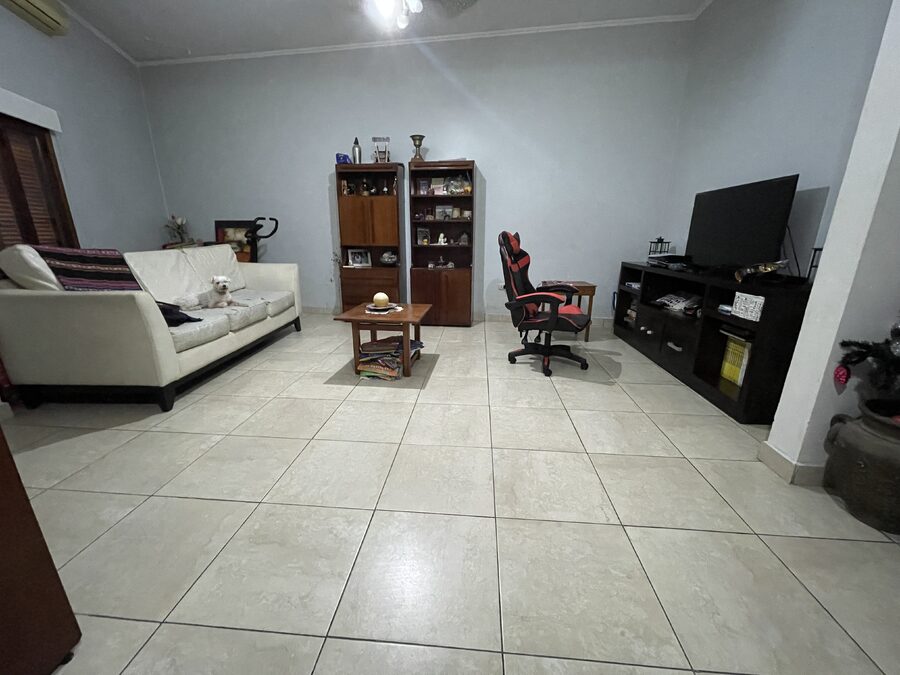 EN VENTA CASA DE 3 DORMITORIOS CON PATIO ZONA PLAZA SAENZ PEÑA