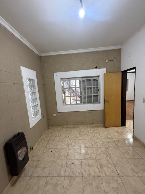 En alquiler planta alta tres dormitorios , zona  La Baxada!