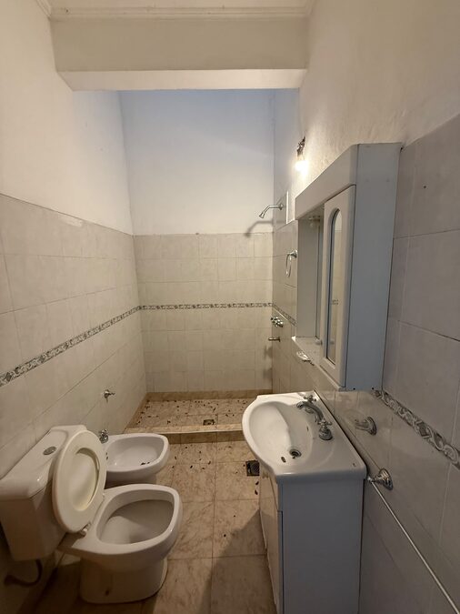 En alquiler planta alta tres dormitorios , zona  La Baxada!