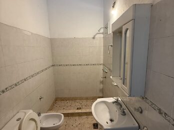 En alquiler planta alta tres dormitorios , zona  La Baxada!