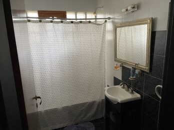 EN VENTA HERMOSA CASA DE 3 DORMITORIOS CON COCHERA, PISCINA Y QUINCHO