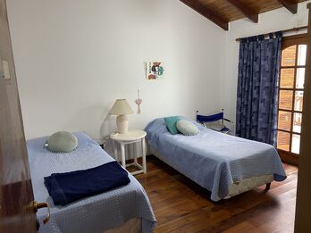 EN VENTA HERMOSA CASA DE 3 DORMITORIOS CON COCHERA, PISCINA Y QUINCHO