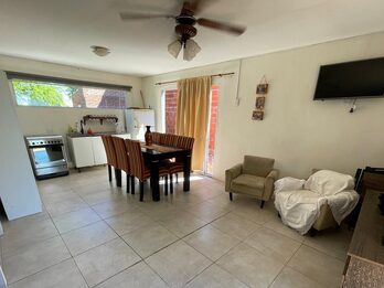 VENTA CASA CON GRAN TERRENO EN COLONIA NUEVA (Acceso a Villa Urquiza)