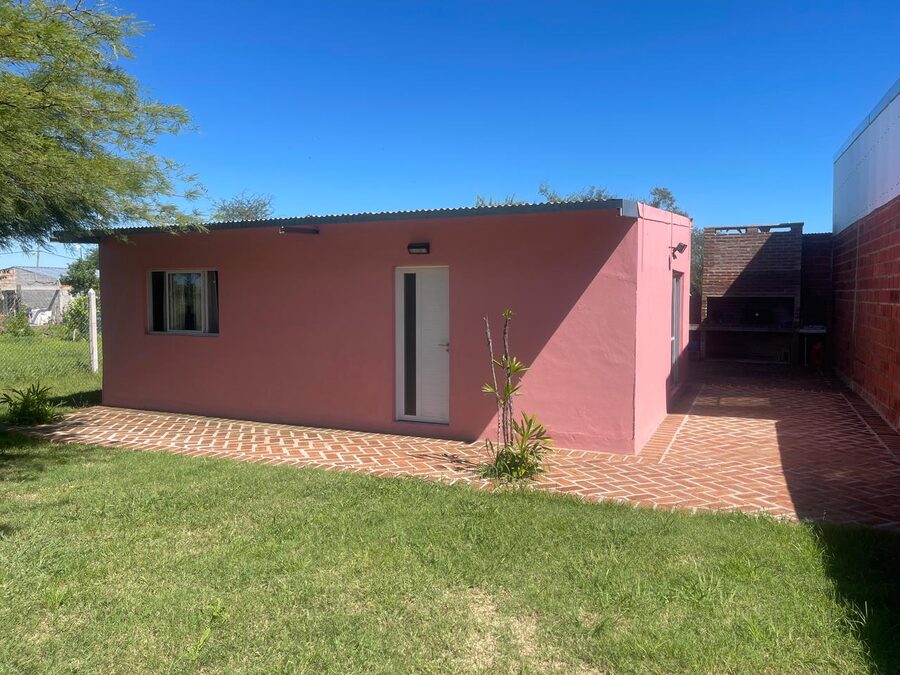 VENTA CASA CON GRAN TERRENO EN COLONIA NUEVA (Acceso a Villa Urquiza)