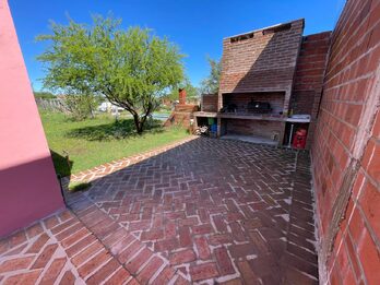 VENTA CASA CON GRAN TERRENO EN COLONIA NUEVA (Acceso a Villa Urquiza)