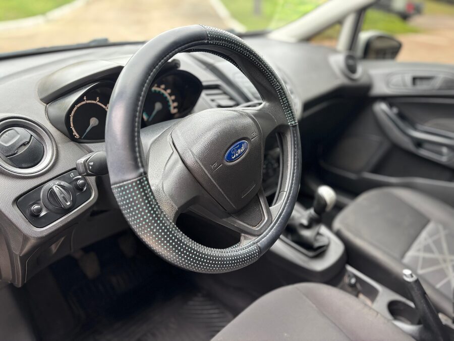 FORD FIESTA 1.6 S. Recibo vehículos de menor y mayor valor.