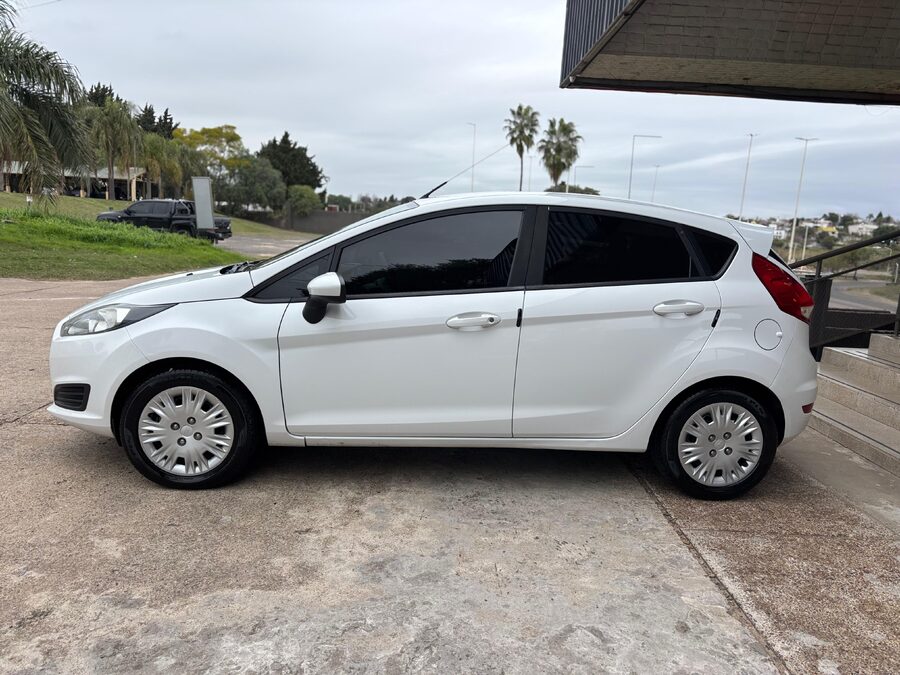 FORD FIESTA 1.6 S. Recibo vehículos de menor y mayor valor.