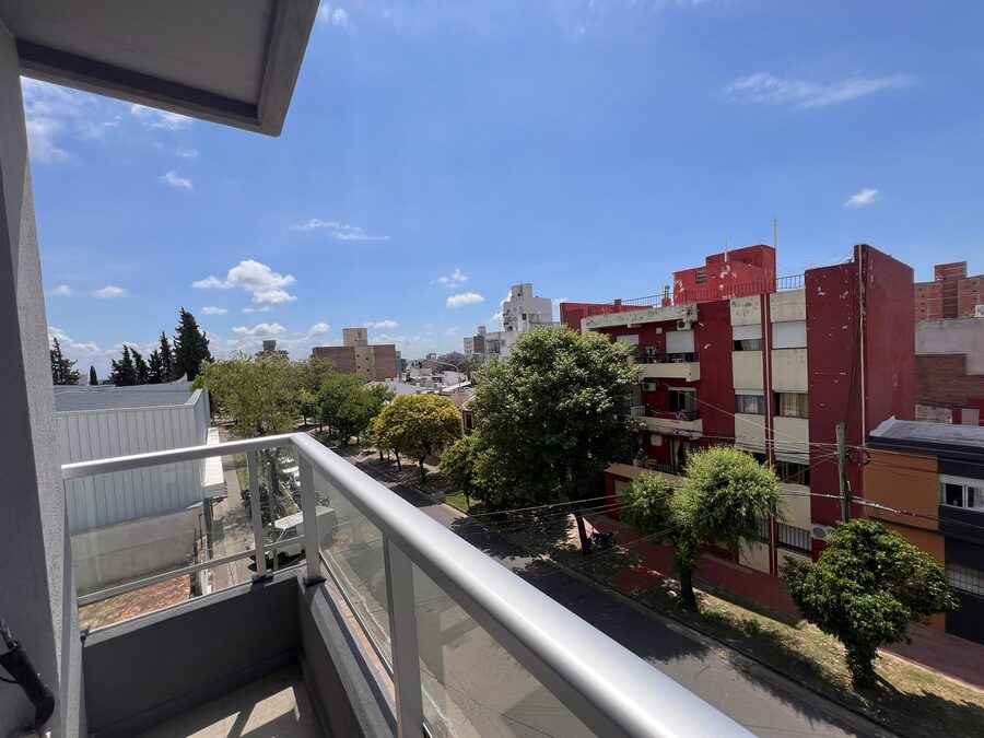 SE VENDE DEPARTAMENTO UN DORMITORIO + COCHERA. SAN JUAN Y NOGOYA