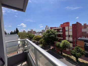 SE VENDE DEPARTAMENTO UN DORMITORIO + COCHERA. SAN JUAN Y NOGOYA