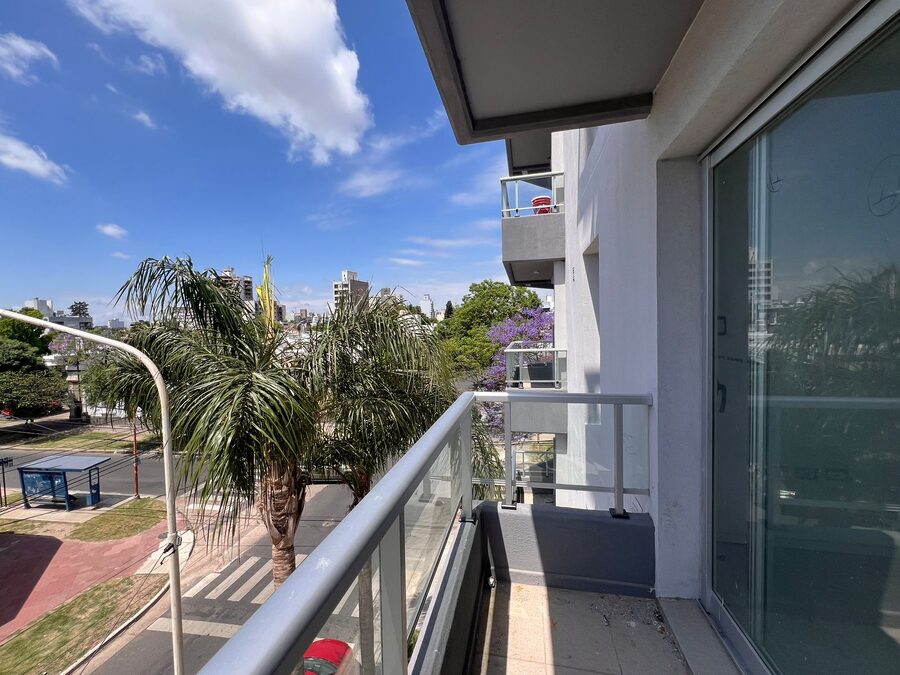 SE VENDE DEPARTAMENTO UN DORMITORIO + COCHERA. SAN JUAN Y NOGOYA