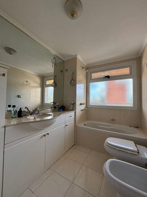 venta de semi-piso en calle Mitre y Córdoba.