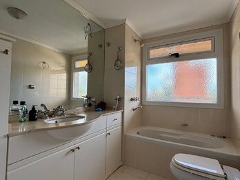 venta de semi-piso en calle Mitre y Córdoba.