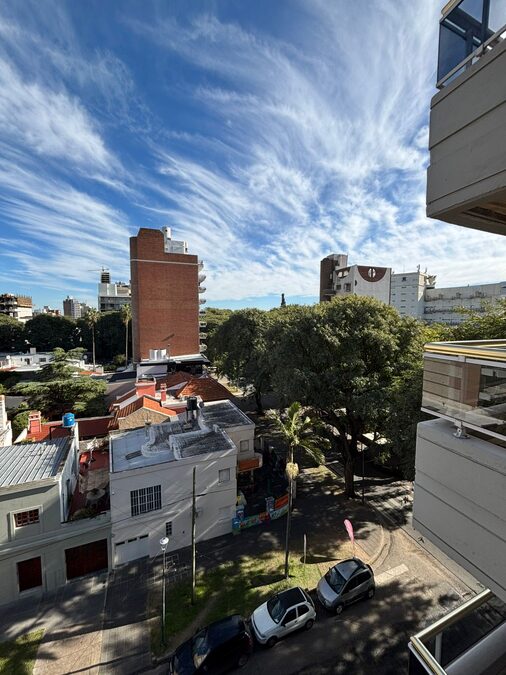 venta de semi-piso en calle Mitre y Córdoba.
