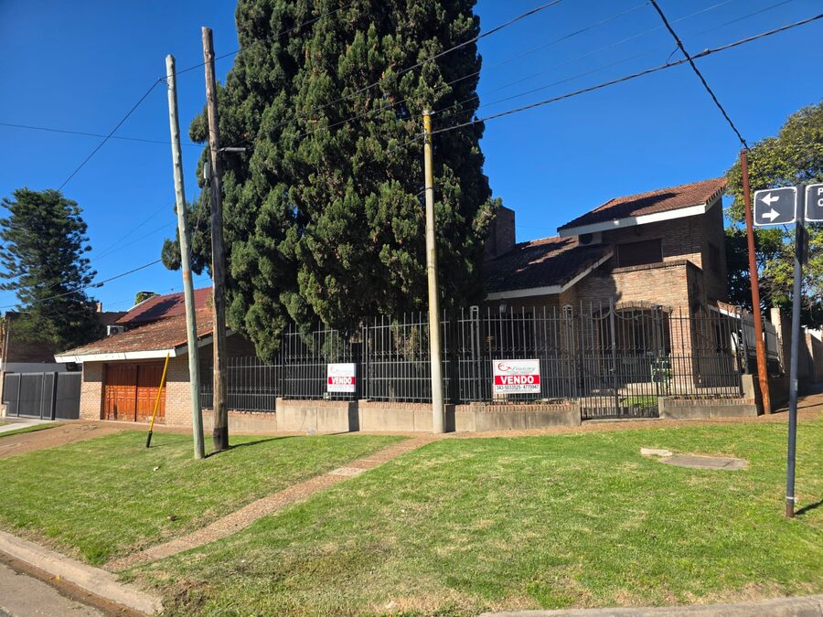 ✅VENDO/PERMUTO CHALET 3 DOR, 4 BAÑOS, PILETA U$D 295.000🔥
