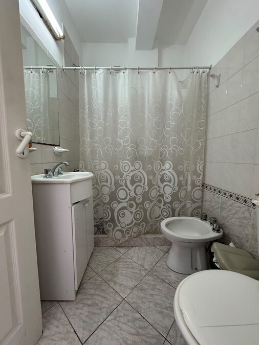 ALQUILER DEPTO 2 DORM CARBO E YRIGOYEN